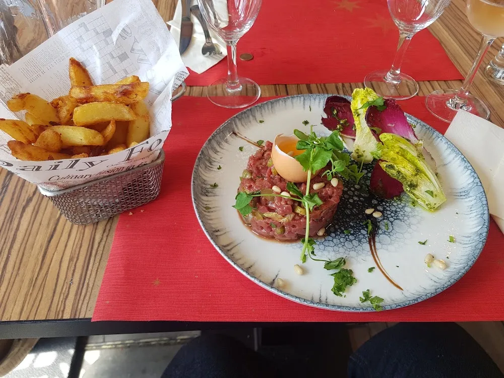 Tartare de Bœuf Charolais Au Couteau Préparé Minute Frites Maison